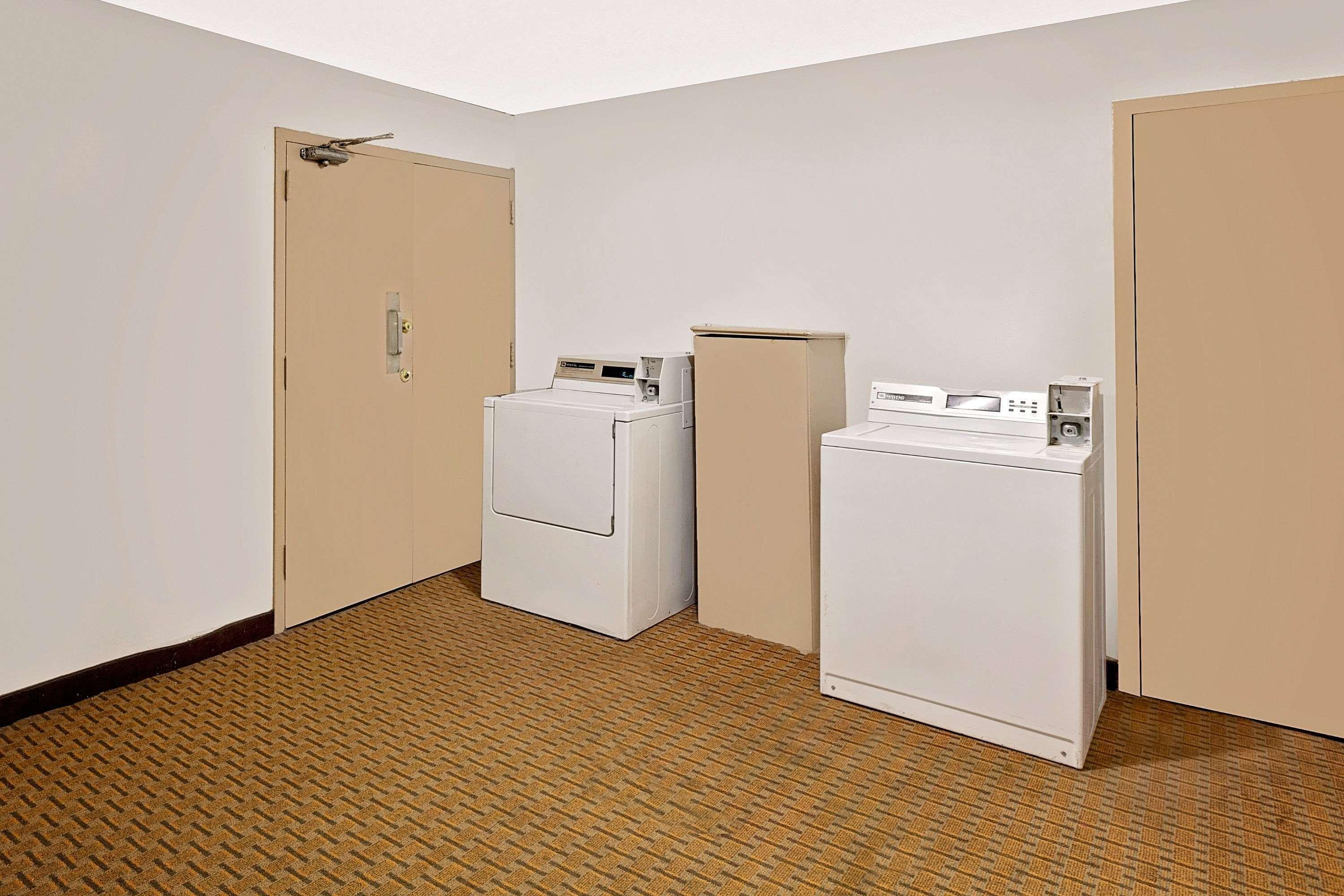 Super 8 By Wyndham Plainview Hotel Eksteriør billede